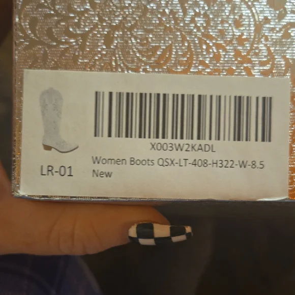 Elegant Embroidered Heeled Boots - Picture 2 of 6